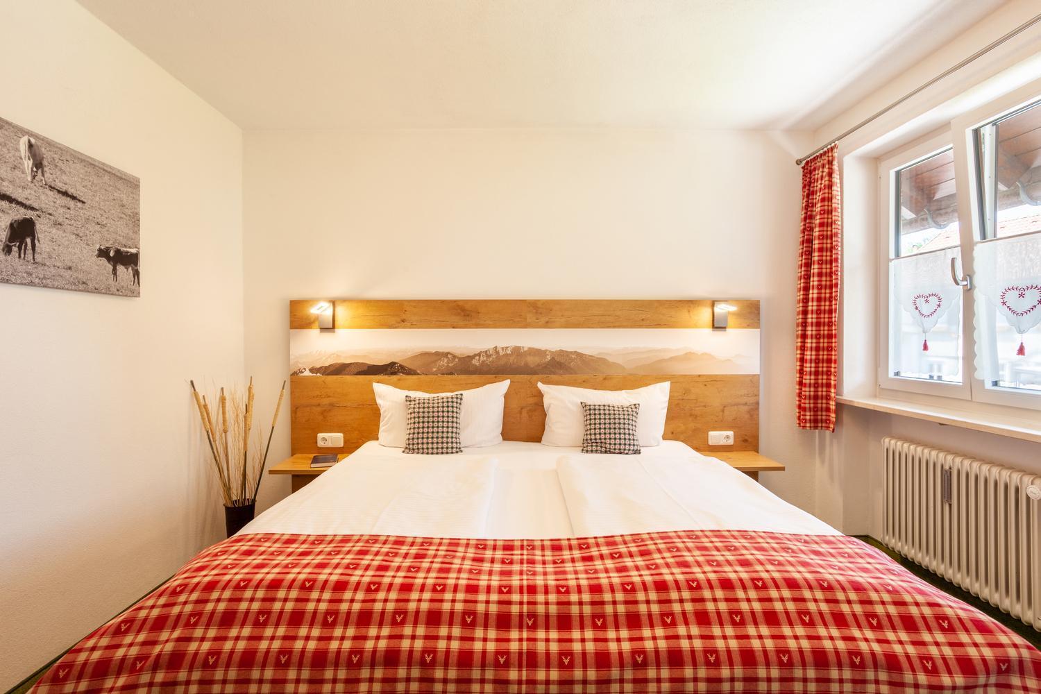 Lustiger Hirsch Hotel Akams ภายนอก รูปภาพ