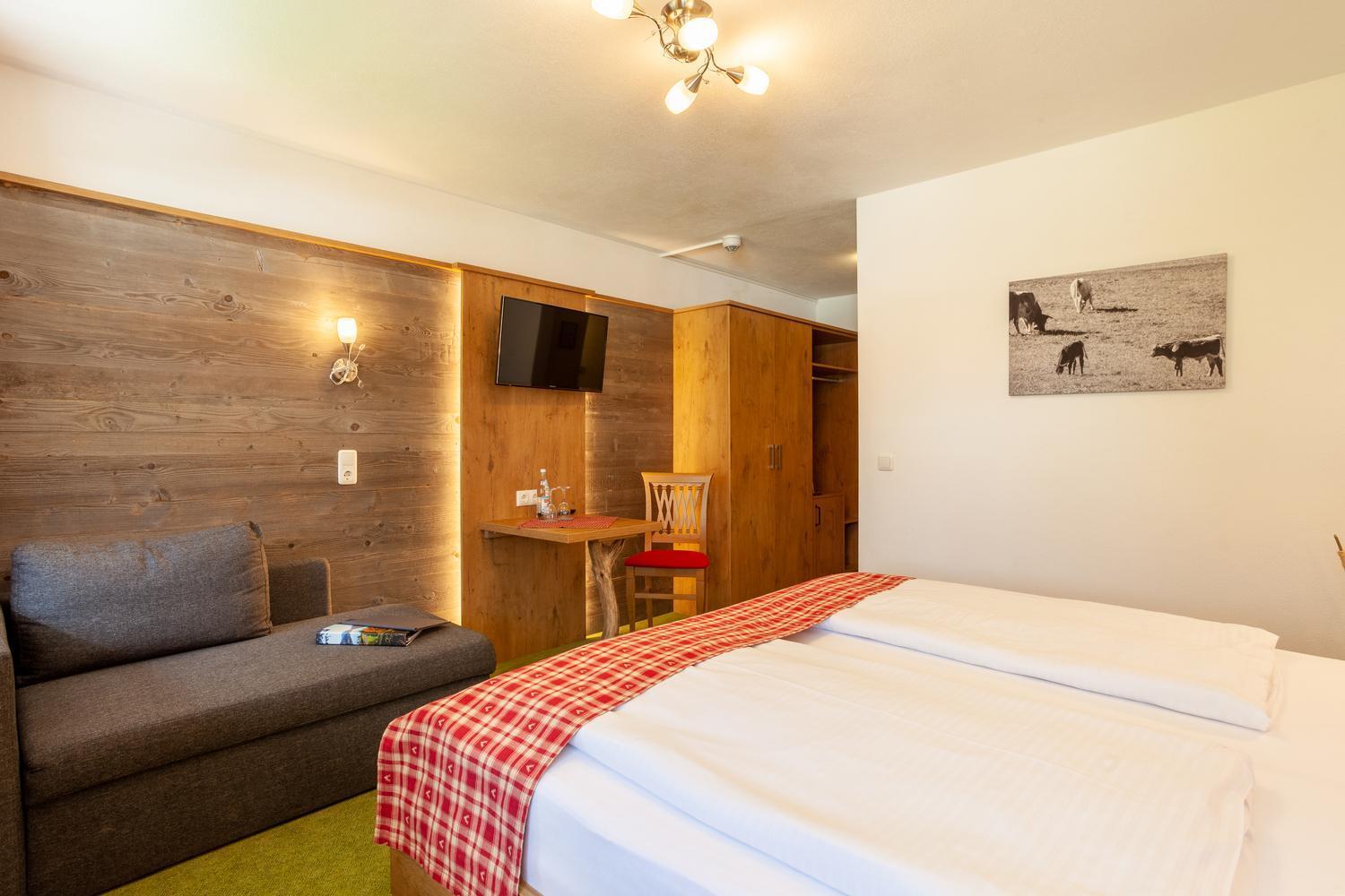 Lustiger Hirsch Hotel Akams ภายนอก รูปภาพ