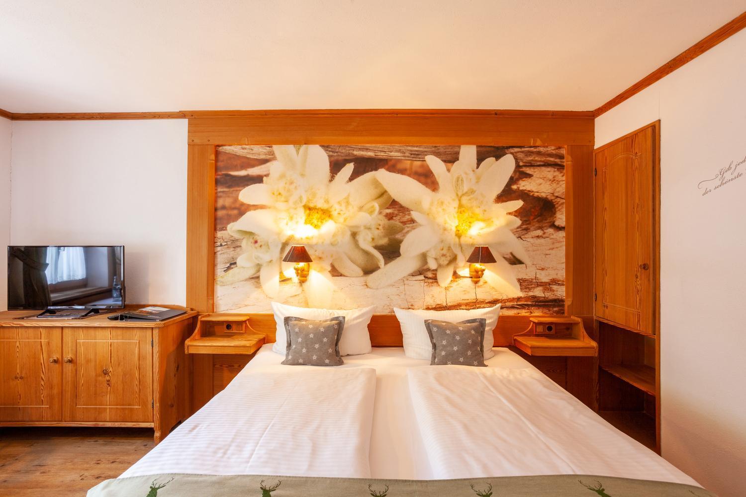 Lustiger Hirsch Hotel Akams ภายนอก รูปภาพ