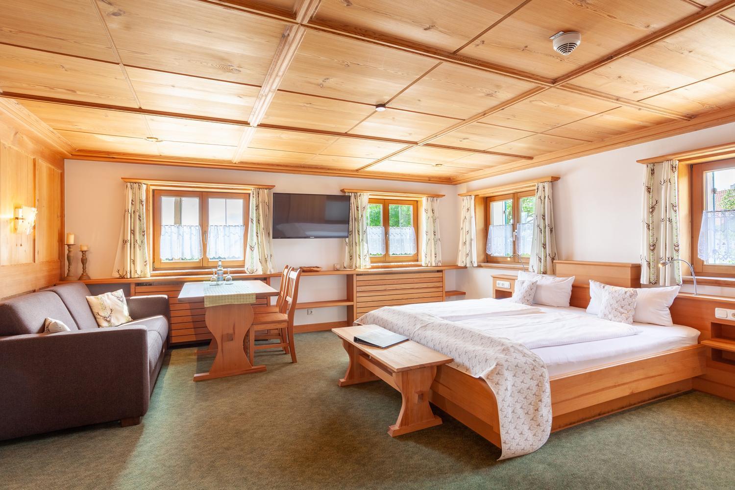 Lustiger Hirsch Hotel Akams ภายนอก รูปภาพ
