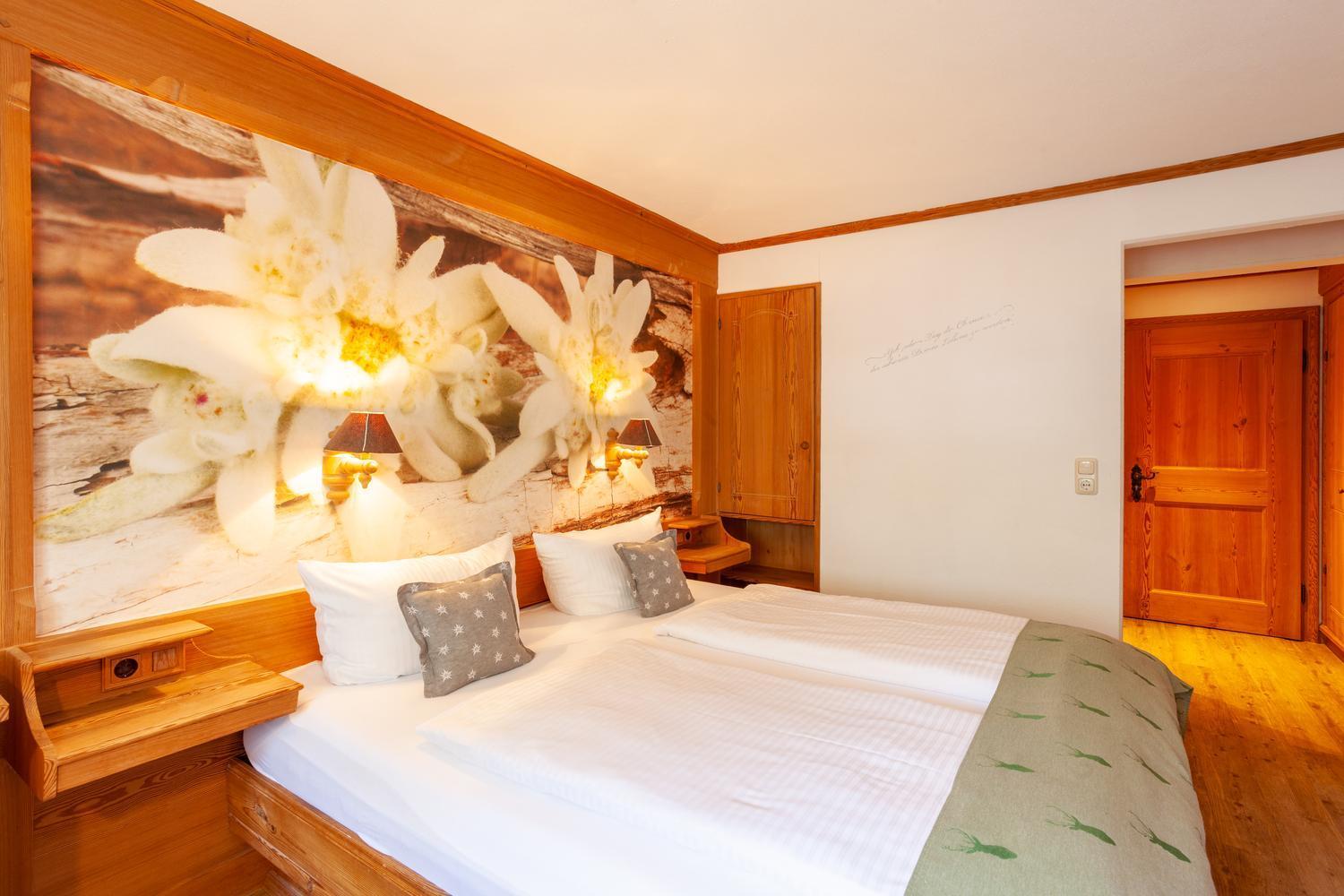 Lustiger Hirsch Hotel Akams ภายนอก รูปภาพ