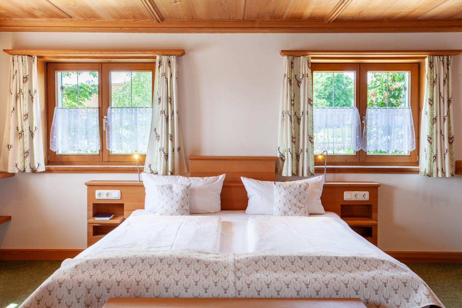 Lustiger Hirsch Hotel Akams ภายนอก รูปภาพ
