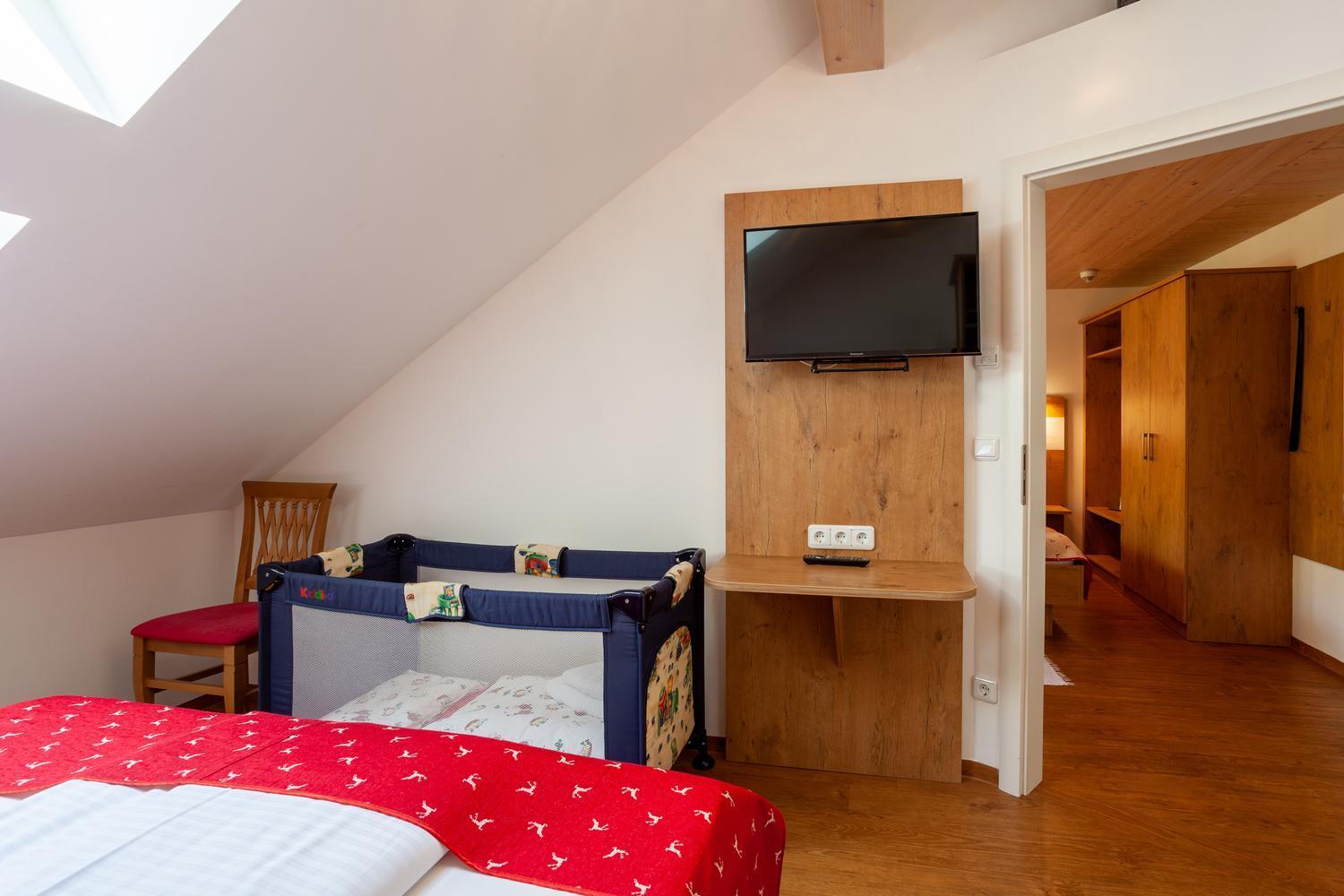 Lustiger Hirsch Hotel Akams ภายนอก รูปภาพ