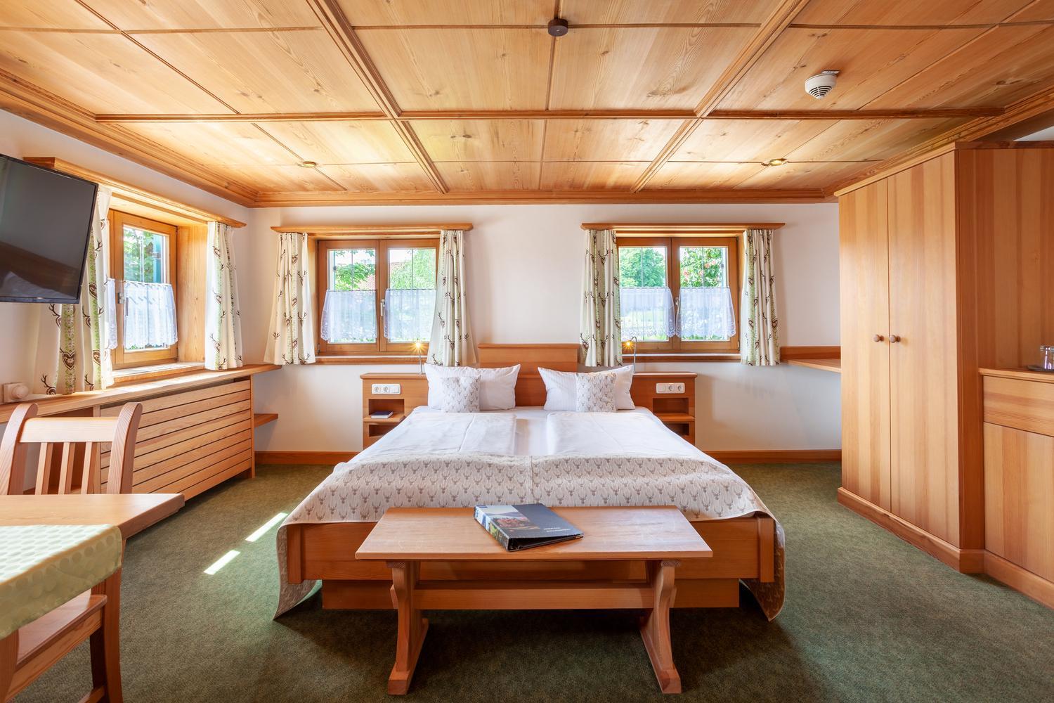 Lustiger Hirsch Hotel Akams ภายนอก รูปภาพ