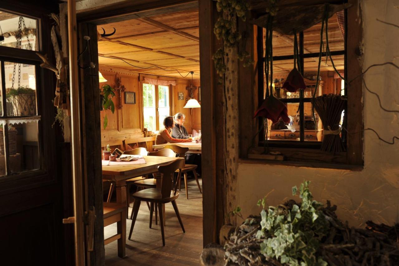 Lustiger Hirsch Hotel Akams ภายนอก รูปภาพ