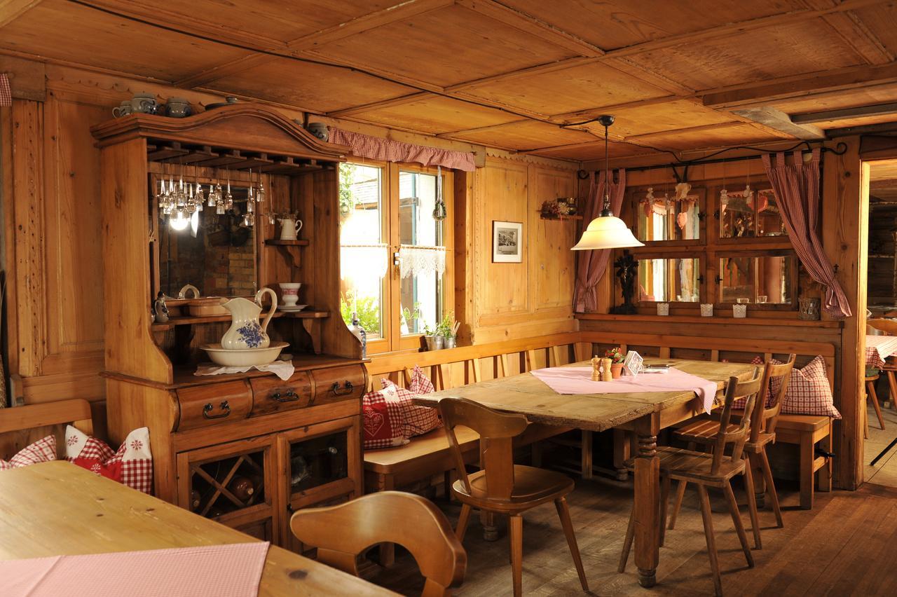 Lustiger Hirsch Hotel Akams ภายนอก รูปภาพ
