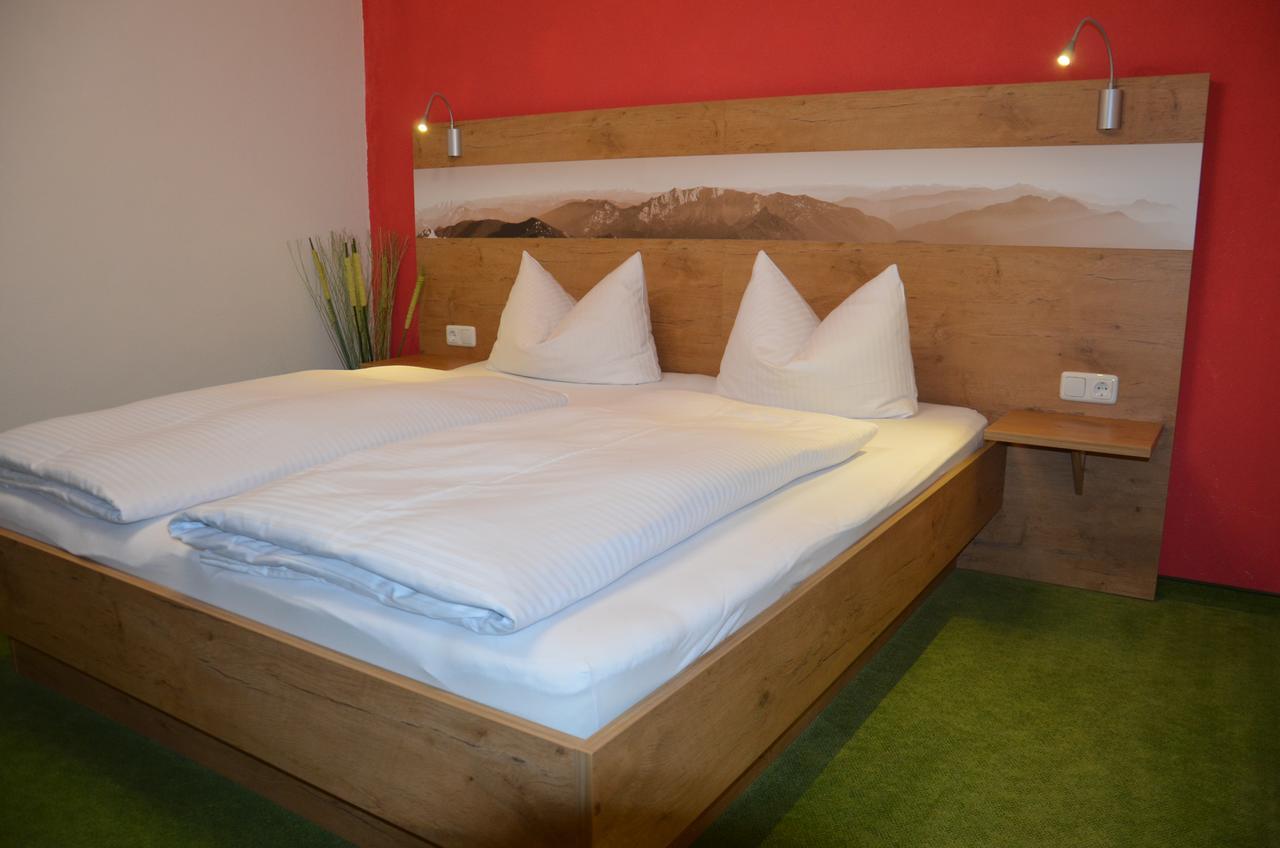 Lustiger Hirsch Hotel Akams ภายนอก รูปภาพ