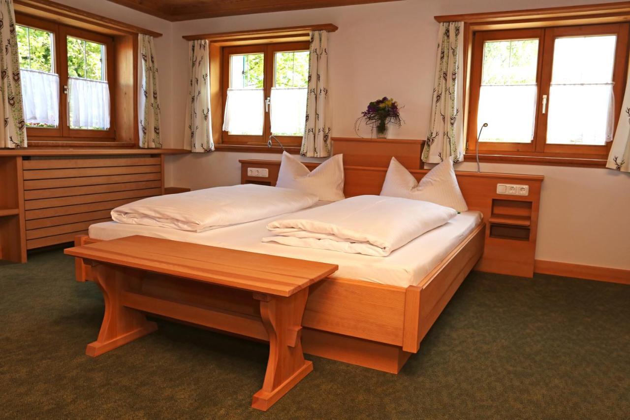 Lustiger Hirsch Hotel Akams ภายนอก รูปภาพ