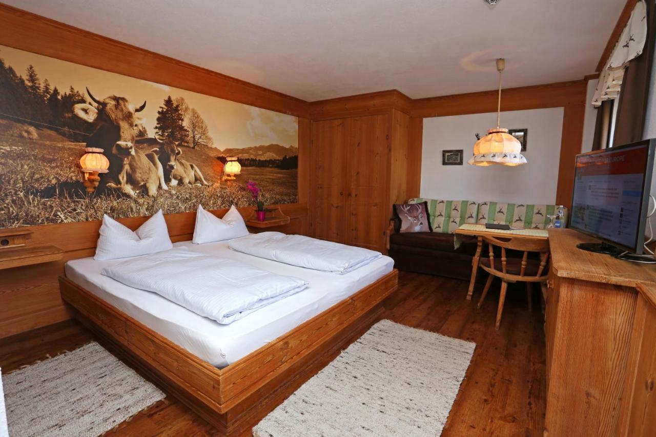 Lustiger Hirsch Hotel Akams ภายนอก รูปภาพ