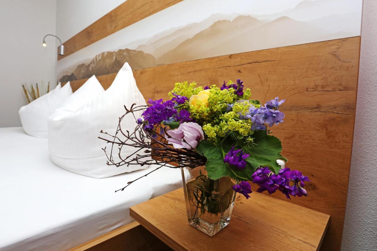 Lustiger Hirsch Hotel Akams ภายนอก รูปภาพ