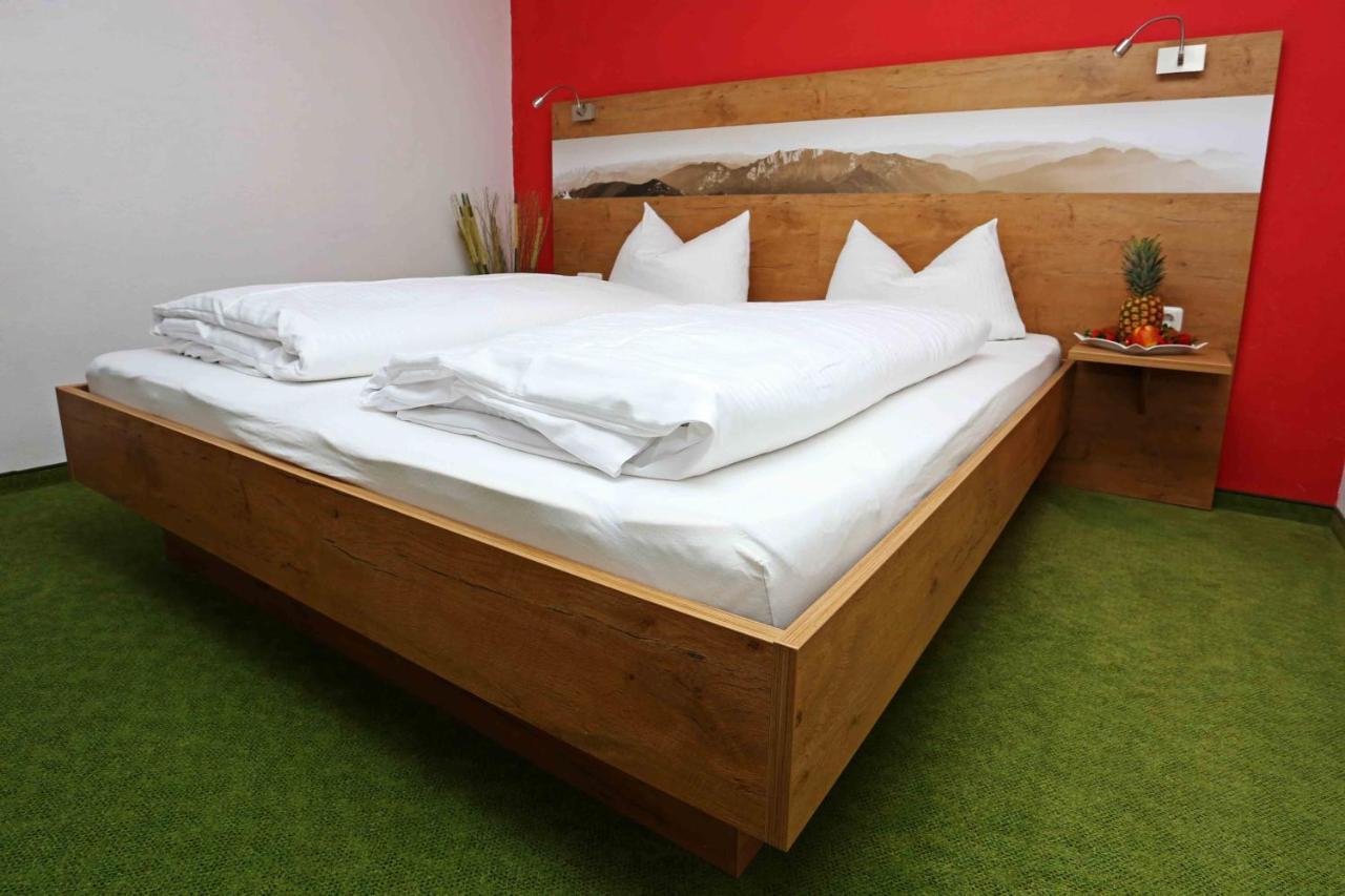Lustiger Hirsch Hotel Akams ภายนอก รูปภาพ